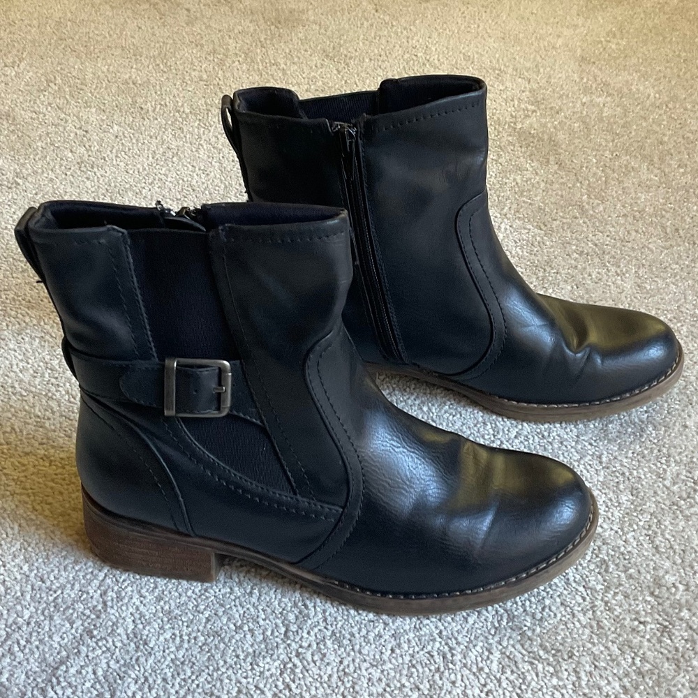 BARETRAPS  black ankle boots, side zipper & buckle Detail Size 8